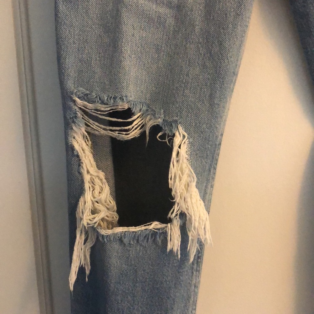 FREE PEOPLE RIPPED JEANS - Picture 3 of 5